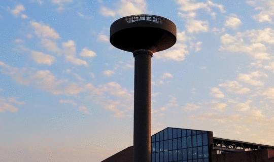 松江这处夜景新地标亮灯啦!水塔高高矗立绚丽多彩美轮美奂2