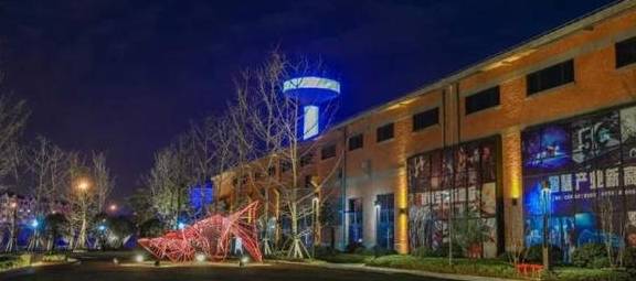 松江这处夜景新地标亮灯啦!水塔高高矗立绚丽多彩美轮美奂5