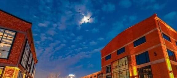 松江这处夜景新地标亮灯啦!水塔高高矗立绚丽多彩美轮美奂6