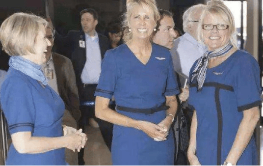 同样是空姐,为什么美国空姐大多都是中年大妈,而中国空姐却这么水灵?4