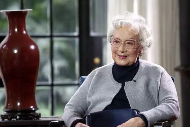 白发戴花君莫笑,岁月从不败美人3