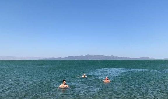 位于非洲东部的“图尔卡纳湖”，是世界上最大的永久性沙漠湖泊3