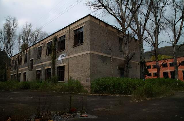 云南一座废弃的“军工厂”,曾经生产水下鱼雷,如今却荒草丛生2