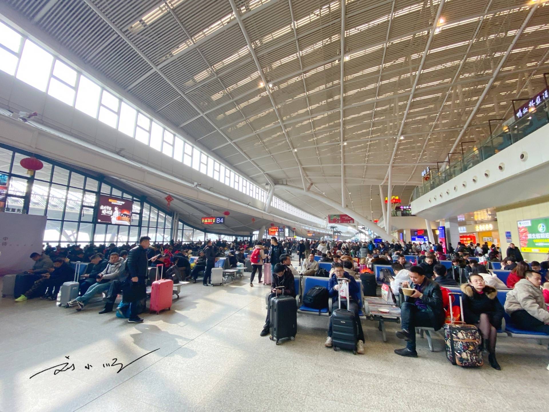 高铁上到底能不能吃泡面?能吃,但不建议吃,你知道是为什么吗?5