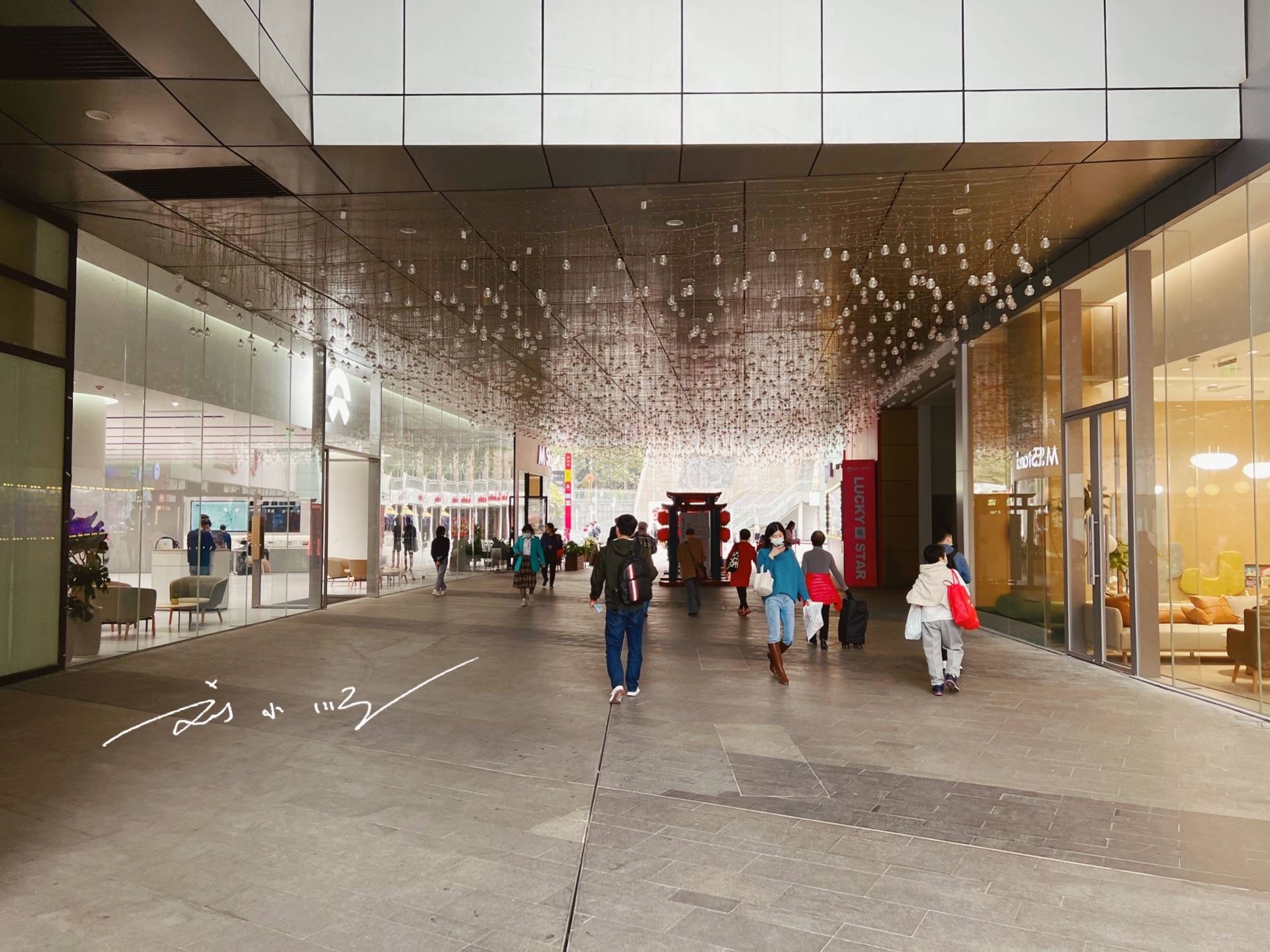 原创 广州市海珠区一座地标商场,就在两条地铁线交汇处,人气一直很旺5