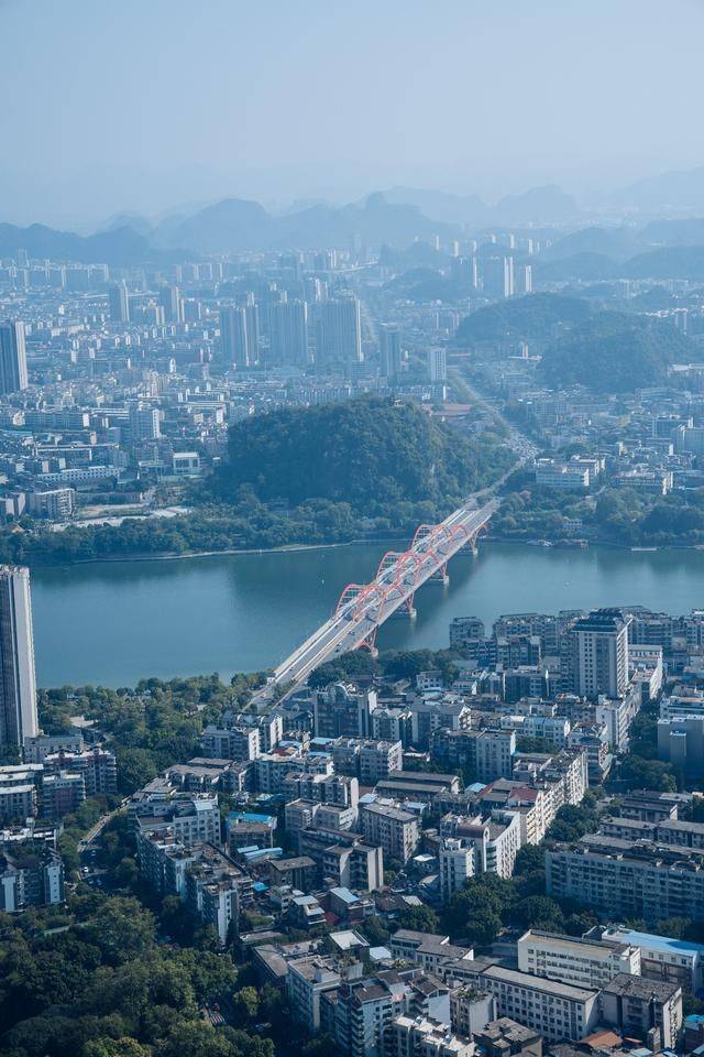 拍照好去处:柳州高空美景尽收眼底,来地王大厦便可欣赏13
