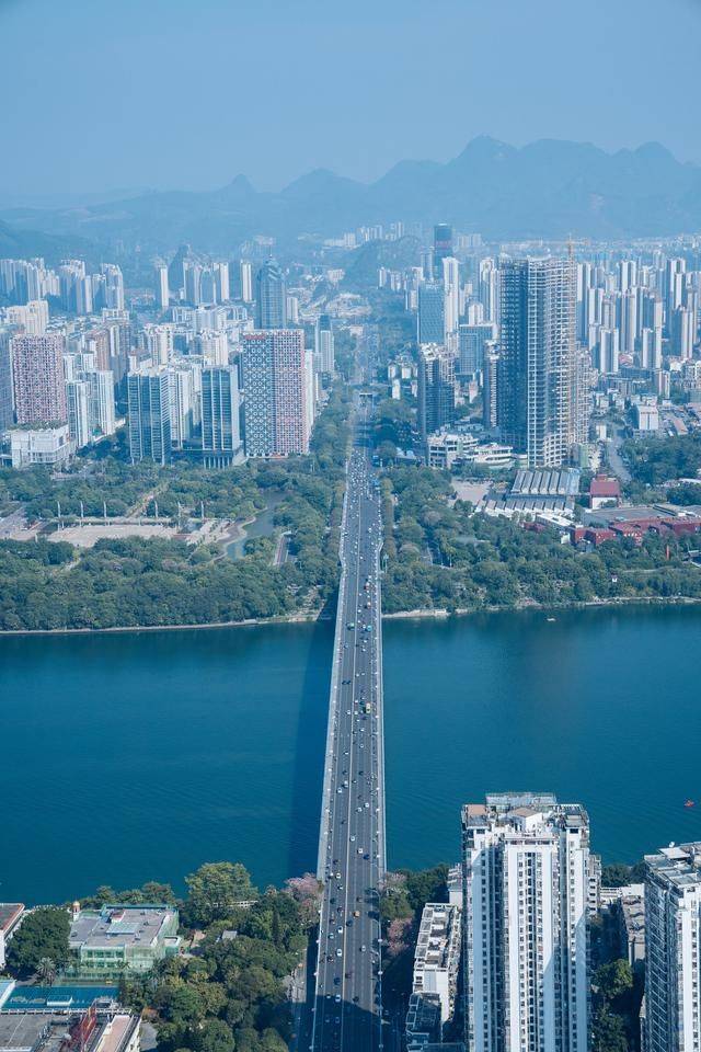 拍照好去处:柳州高空美景尽收眼底,来地王大厦便可欣赏17