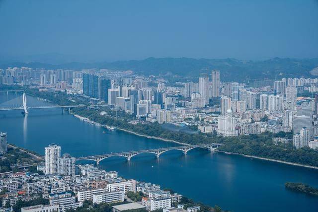 拍照好去处:柳州高空美景尽收眼底,来地王大厦便可欣赏22