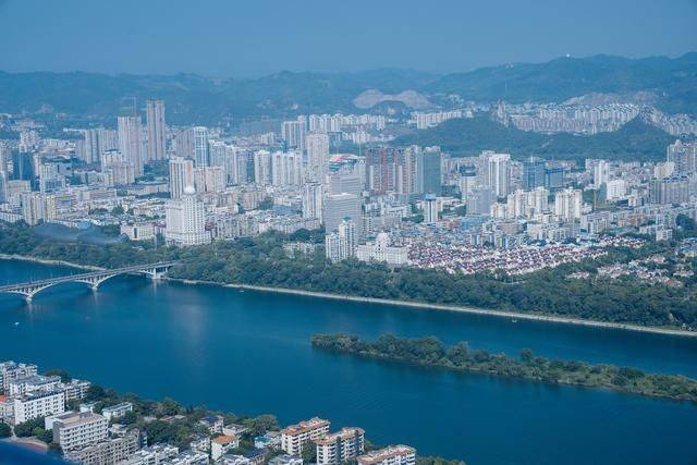 拍照好去处:柳州高空美景尽收眼底,来地王大厦便可欣赏23