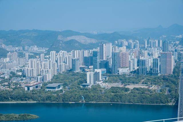 拍照好去处:柳州高空美景尽收眼底,来地王大厦便可欣赏24