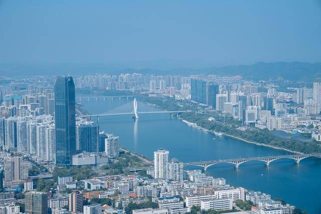 拍照好去处:柳州高空美景尽收眼底,来地王大厦便可欣赏25