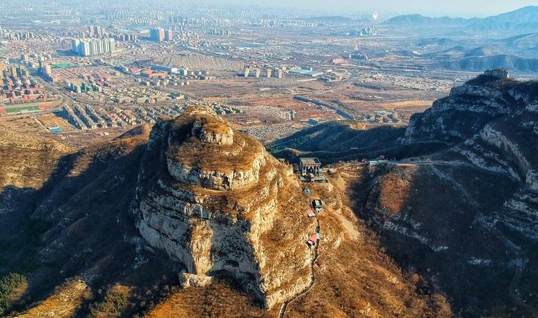 河北石家庄这个神奇名山,580米悬崖峭壁之上,居然有个古战场2