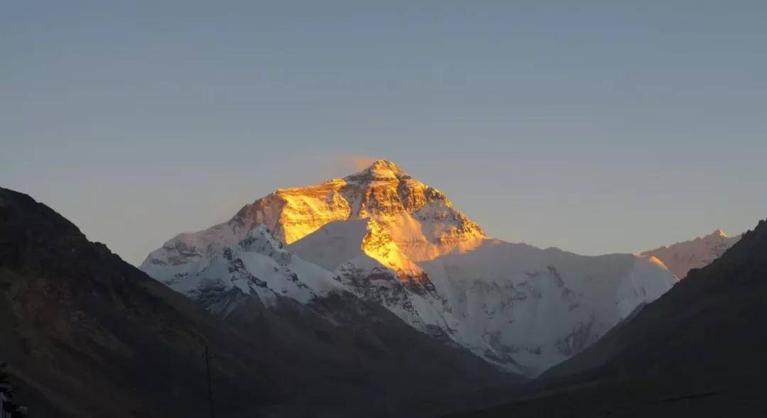 珠峰的顶部出现不应该存在的东西,这对于人类来说,是什么信号?1