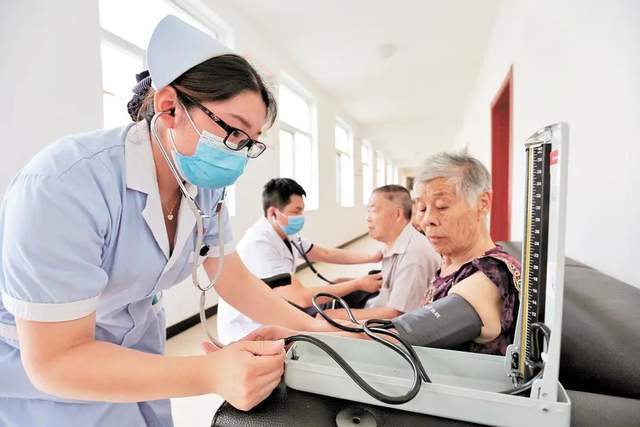 最适合老人旅游的季节到了,送您一份老人跟团游指南1