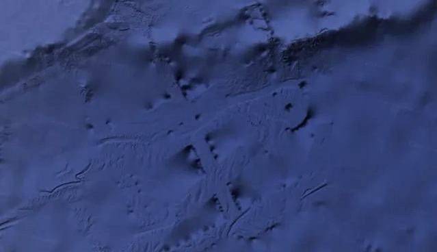 原创 地球文明是在无限轮回吗?1800米海底发现庞大建筑,疑似机场3