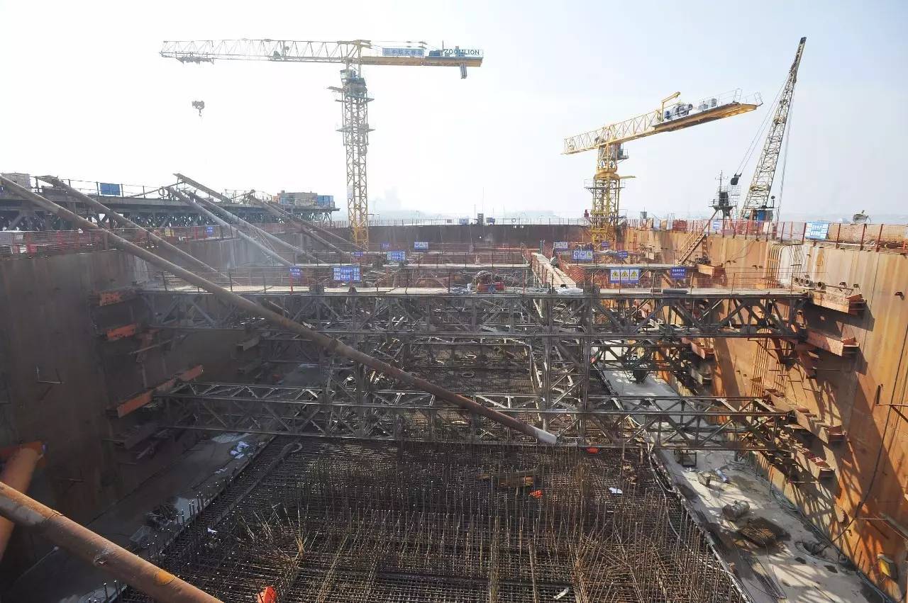 原创 中国1700米的跨江大桥:为什么一个桥墩都没有,到底是怎么修建的?5