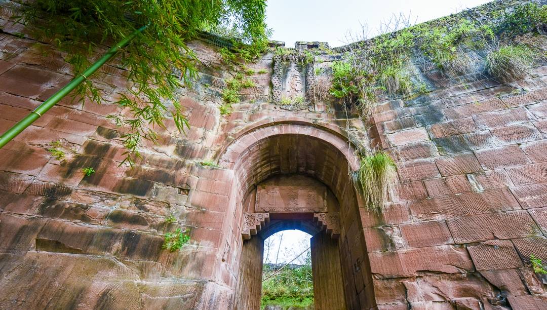 原创 重庆大山中发现一座雄伟的清朝古寨,村民过着与世无争的田原生活1