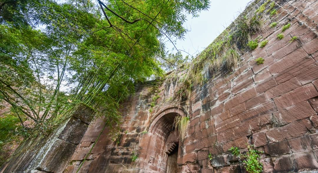 原创 重庆大山中发现一座雄伟的清朝古寨,村民过着与世无争的田原生活2