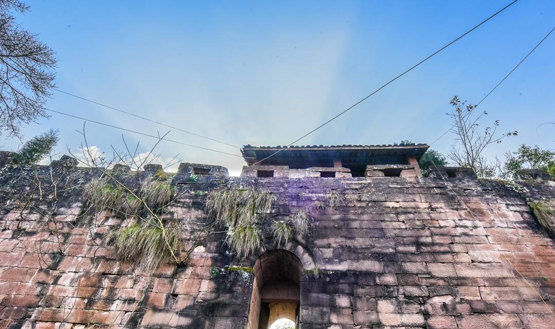 原创 重庆大山中发现一座雄伟的清朝古寨,村民过着与世无争的田原生活3