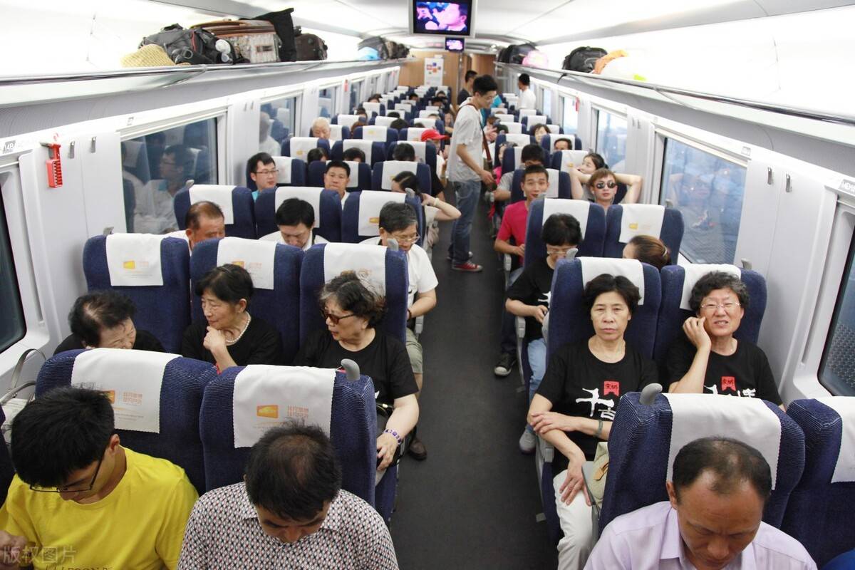 原创 高铁上既然连餐厅都有,为何却不售卖方便面?是因为太廉价吗?4