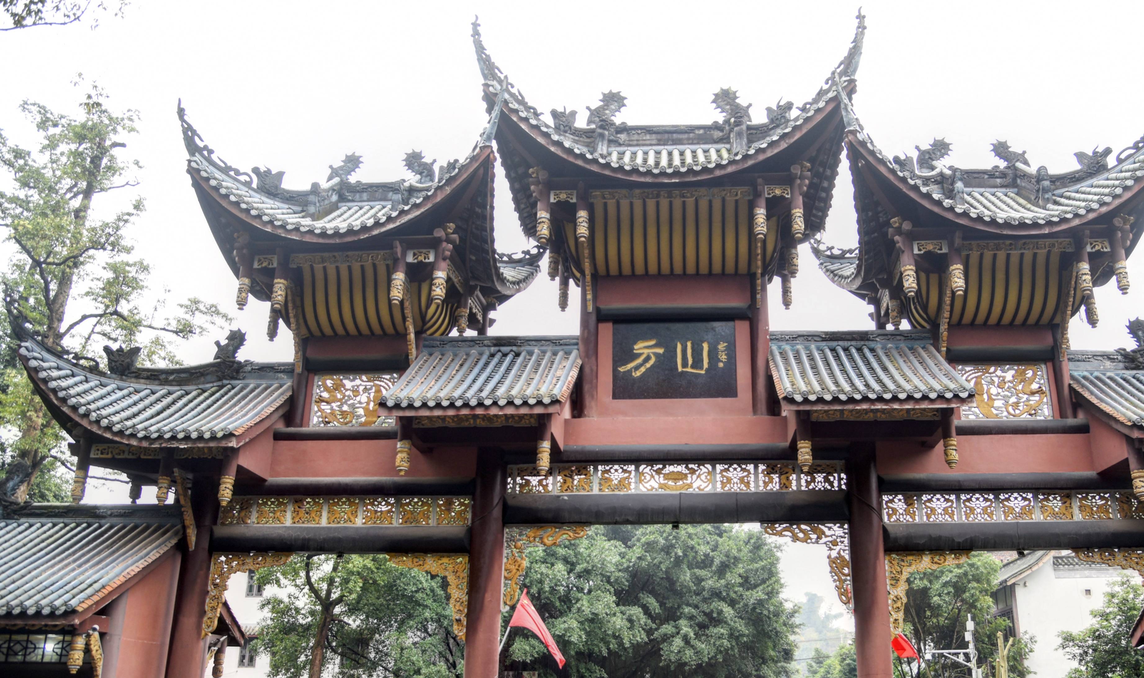 原创 川南的“小峨眉”,山上山下寺庙连环,一尊黑脸的观音尤其灵验1