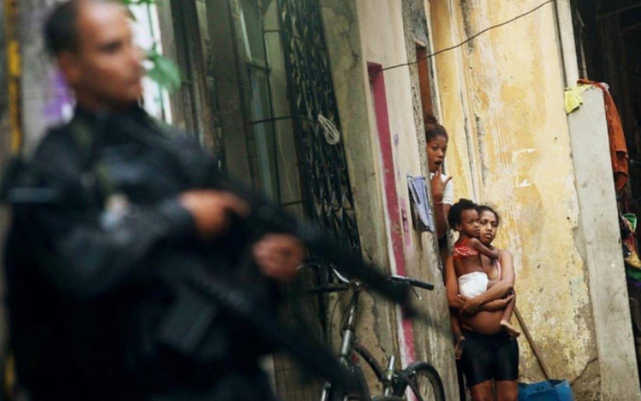 原创 巴西的贫民窟怎么了?破房子里有挺多比基尼妹子,别乱去了解2