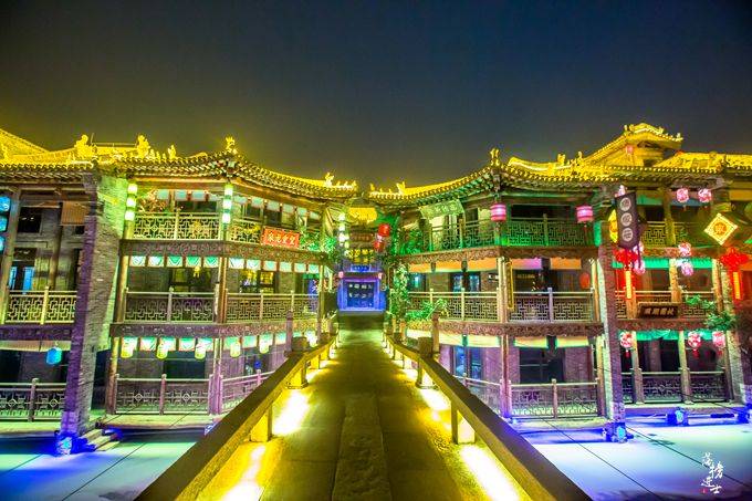 原创 为何我国三四线城市沉迷建设“古城小镇”?8