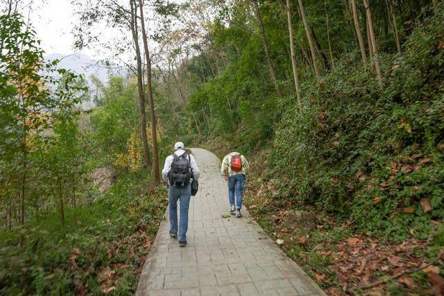 硝洞岩瀑布,乐山探险好去处,人少精美空气好4