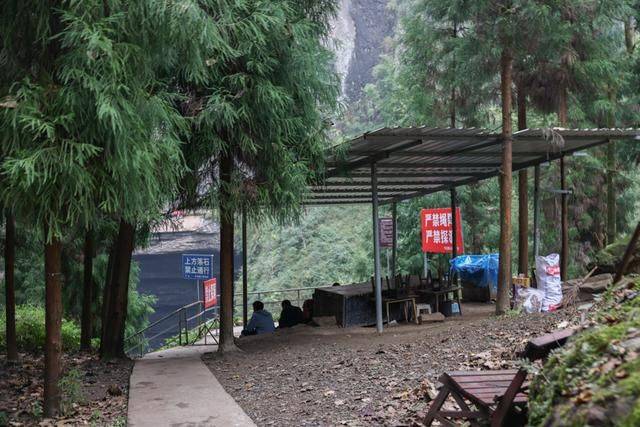 硝洞岩瀑布,乐山探险好去处,人少精美空气好6