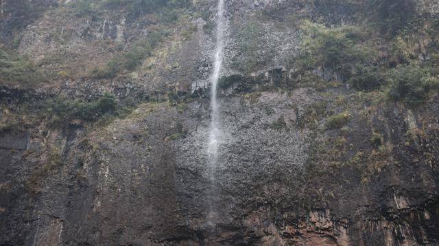 硝洞岩瀑布,乐山探险好去处,人少精美空气好13