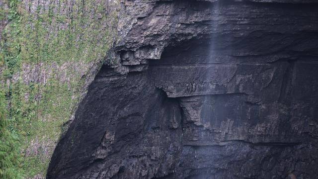 硝洞岩瀑布,乐山探险好去处,人少精美空气好10