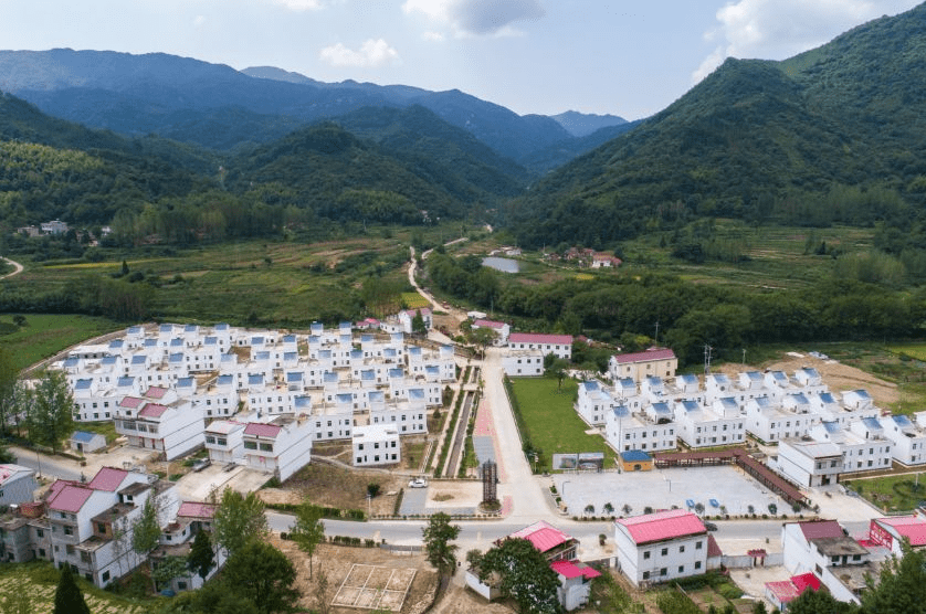 原创 安徽面积“第一大”县城,却藏于大别山腹地,环境优美仿似仙境5