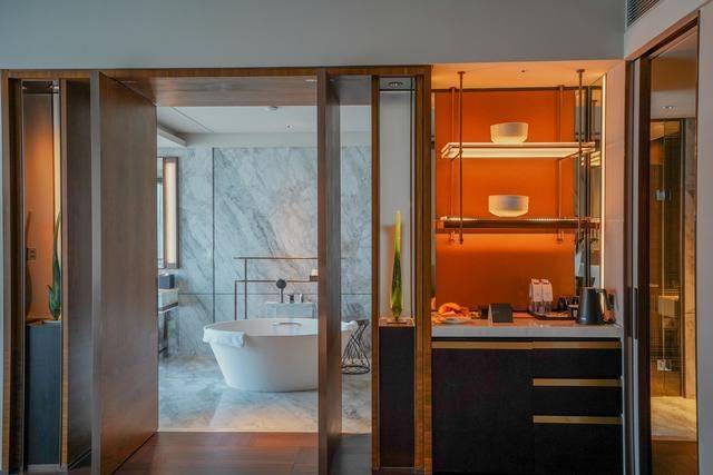 珠海网红的酒店，拉开窗帘就能看得见海，成为珠海旅游新地标13