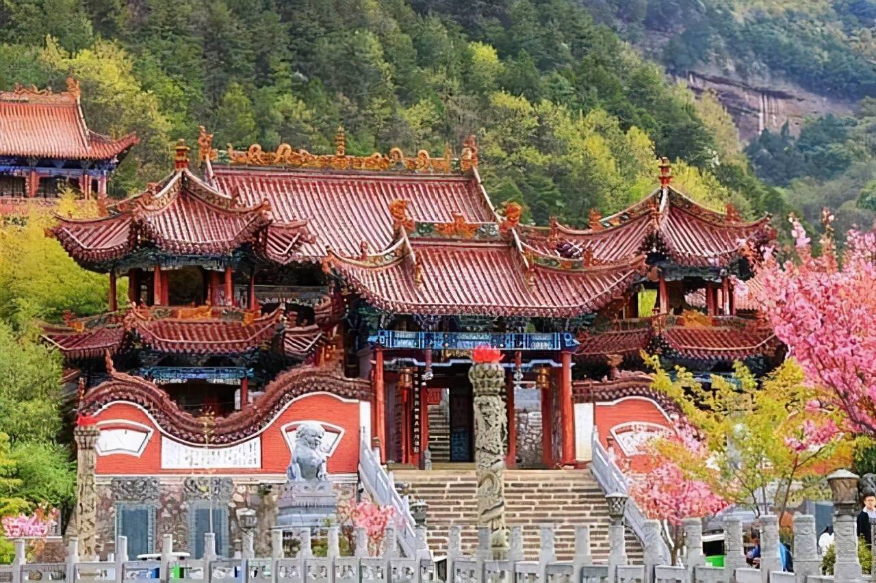 原创 甘肃有一座寺庙:群山环绕,山风吹来,松涛阵鸣,人称净土松涛1
