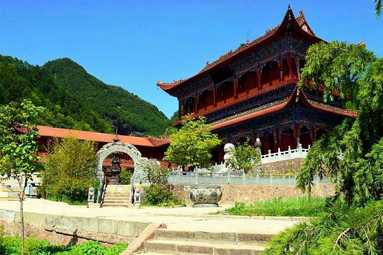 原创 甘肃有一座寺庙:群山环绕,山风吹来,松涛阵鸣,人称净土松涛2