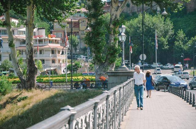 中亚有一个超高颜值的国家,首都颇具魅力,对中国人十分友好12