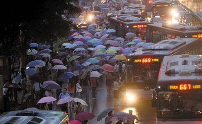 原创 地球连续降雨十年会发生什么,人类还能支撑多久,文明会消失吗?2