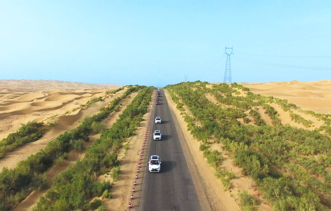 原创 中国在塔克拉玛干沙漠建“绿色走廊”，每年花上千万，公路旁设108个水井1