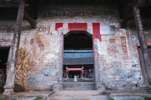 永州有一个联排大屋，外表破落无比，却难掩其往日辉煌2