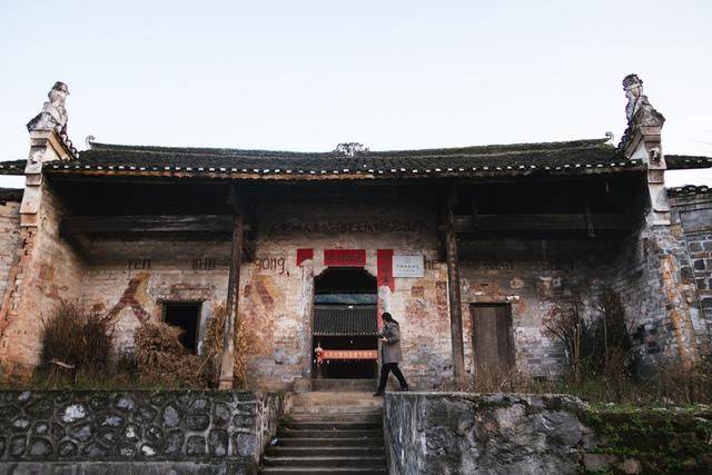 永州有一个联排大屋，外表破落无比，却难掩其往日辉煌3