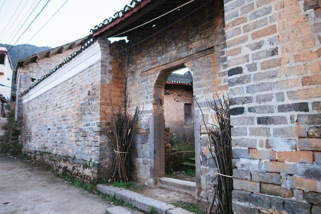 永州有一个联排大屋，外表破落无比，却难掩其往日辉煌4