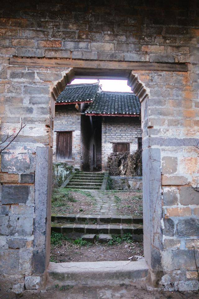 永州有一个联排大屋，外表破落无比，却难掩其往日辉煌5