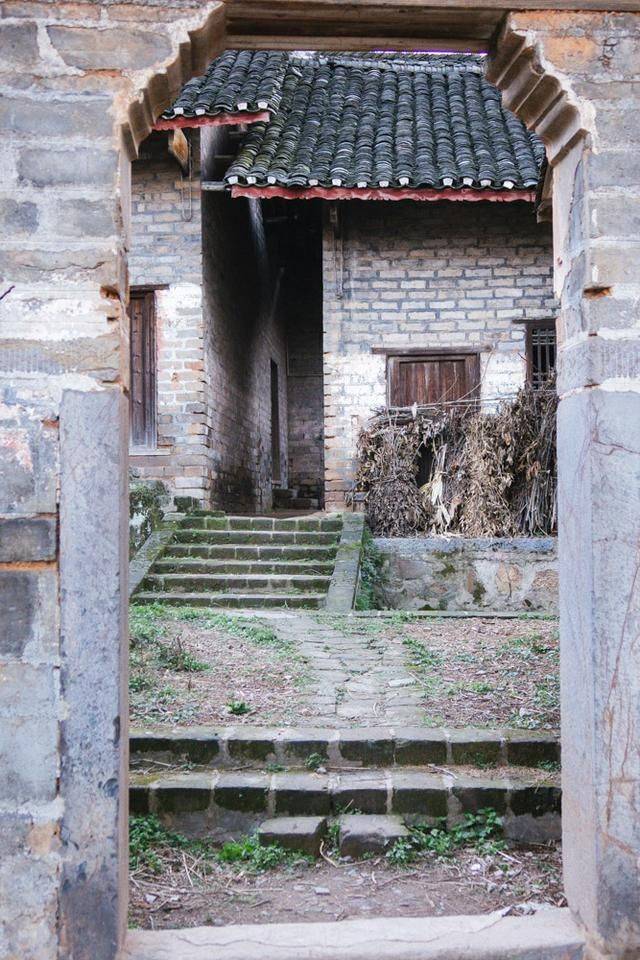 永州有一个联排大屋，外表破落无比，却难掩其往日辉煌7
