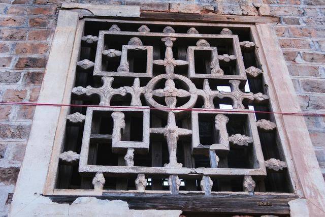 永州有一个联排大屋，外表破落无比，却难掩其往日辉煌9