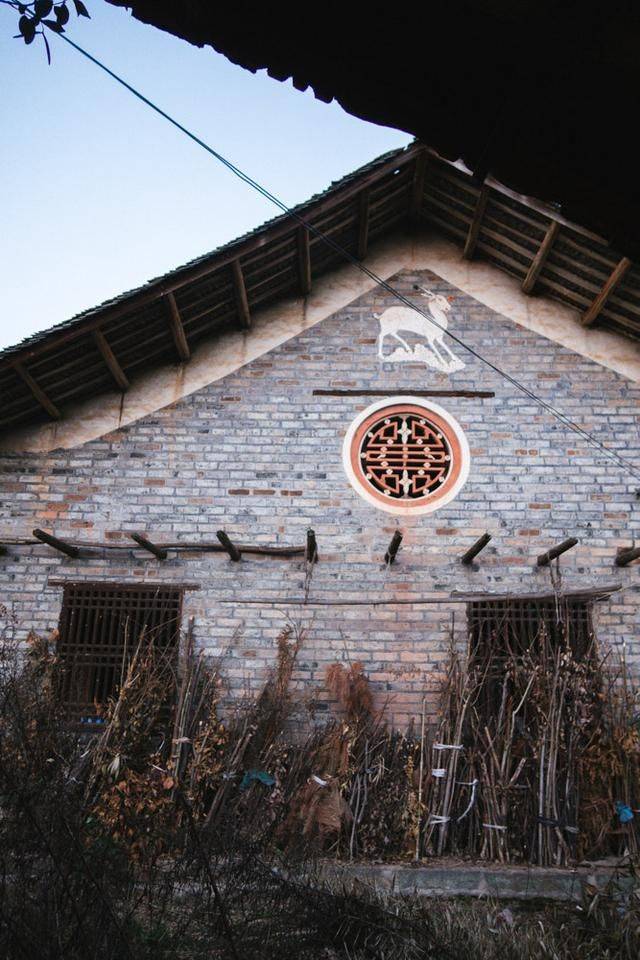 永州有一个联排大屋，外表破落无比，却难掩其往日辉煌13