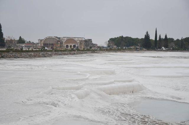 上帝打翻了牛奶瓶,它就变成了土耳其的棉花堡1