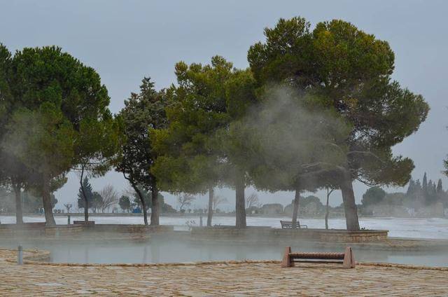 上帝打翻了牛奶瓶,它就变成了土耳其的棉花堡16