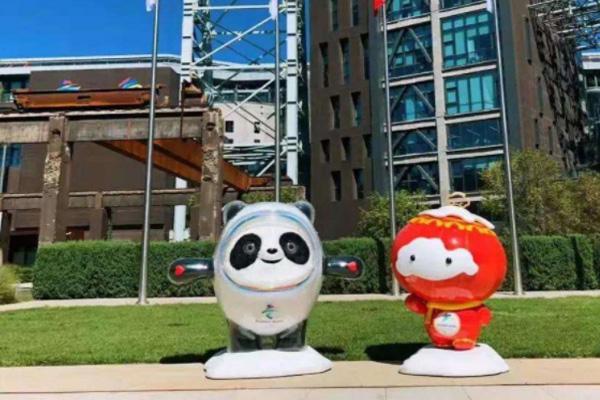 北京哪里有冰墩墩雕塑3