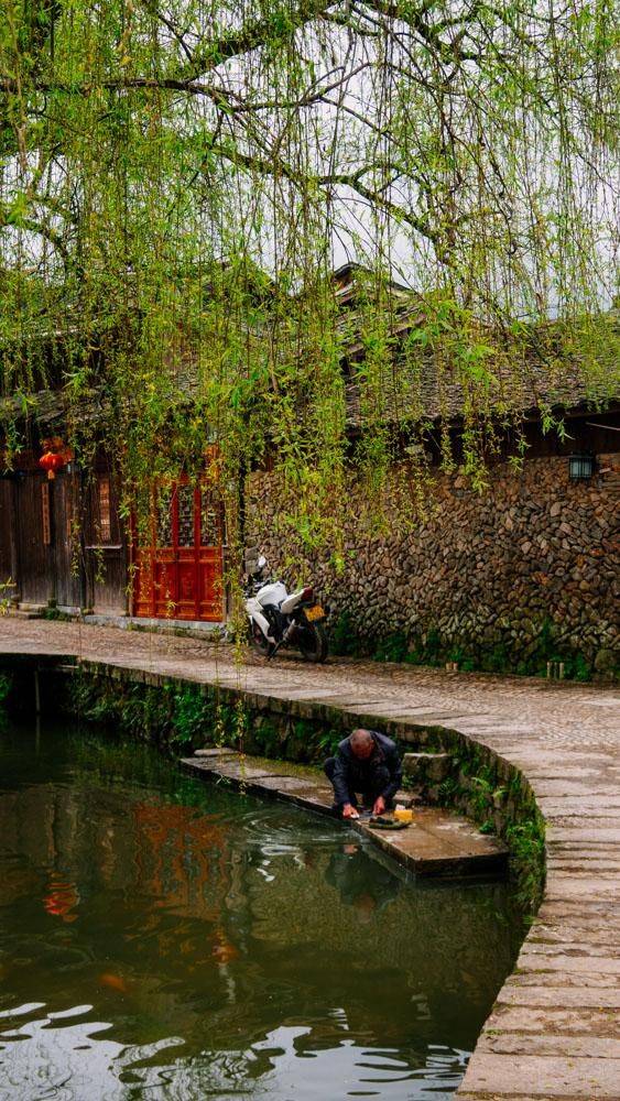 这个地方爱鱼成风,甚至还要位于举行葬礼,福建这一古村太神奇了23