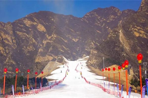2022北京京龙滑雪场情人节女生免费滑雪活动介绍1
